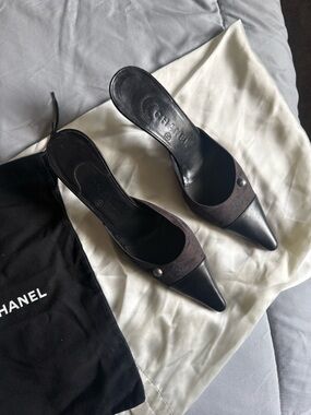 Vintage Chanel CC Logo Print Heeled Pointed-Toe Mules